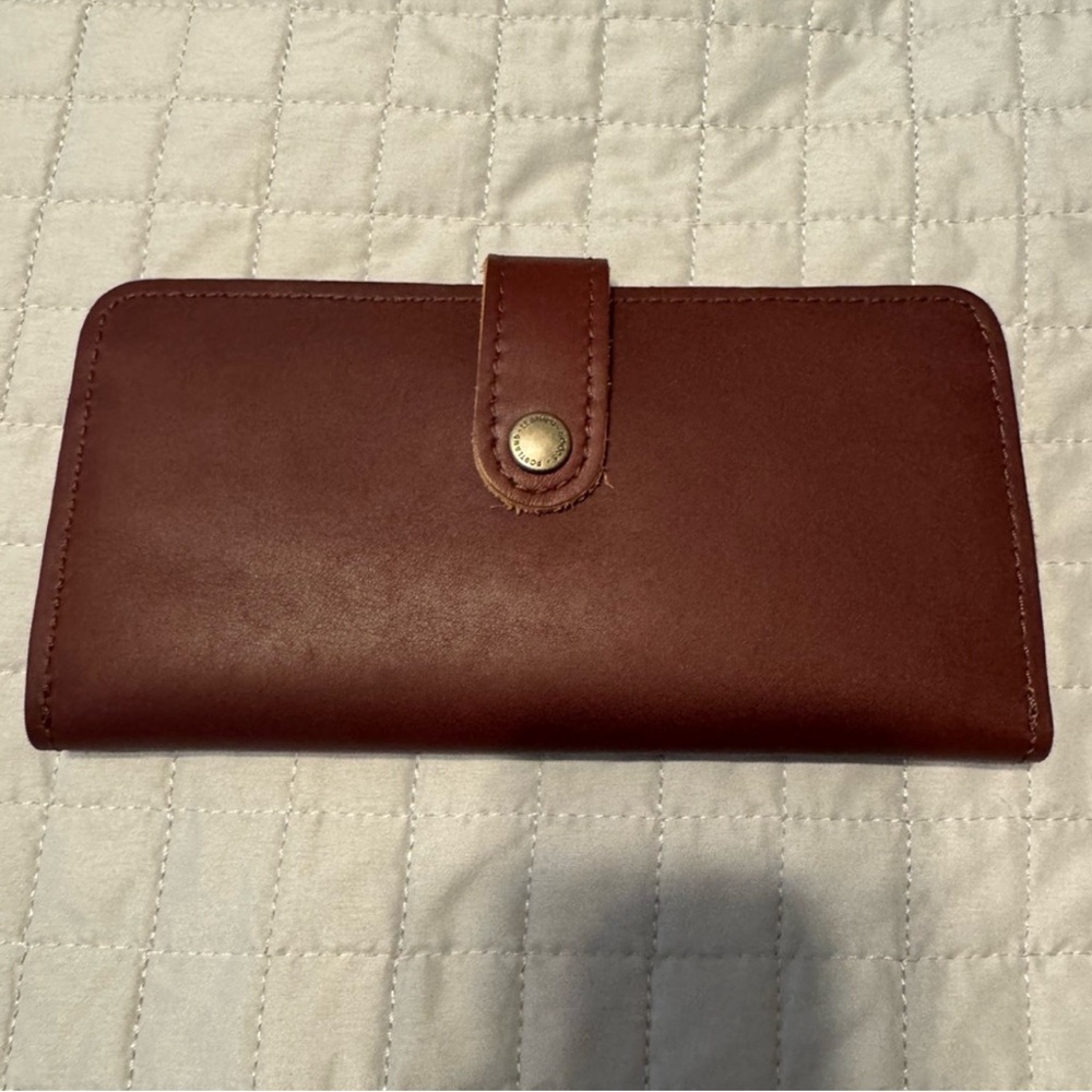 Portland Leather Wallet in cognac leather.